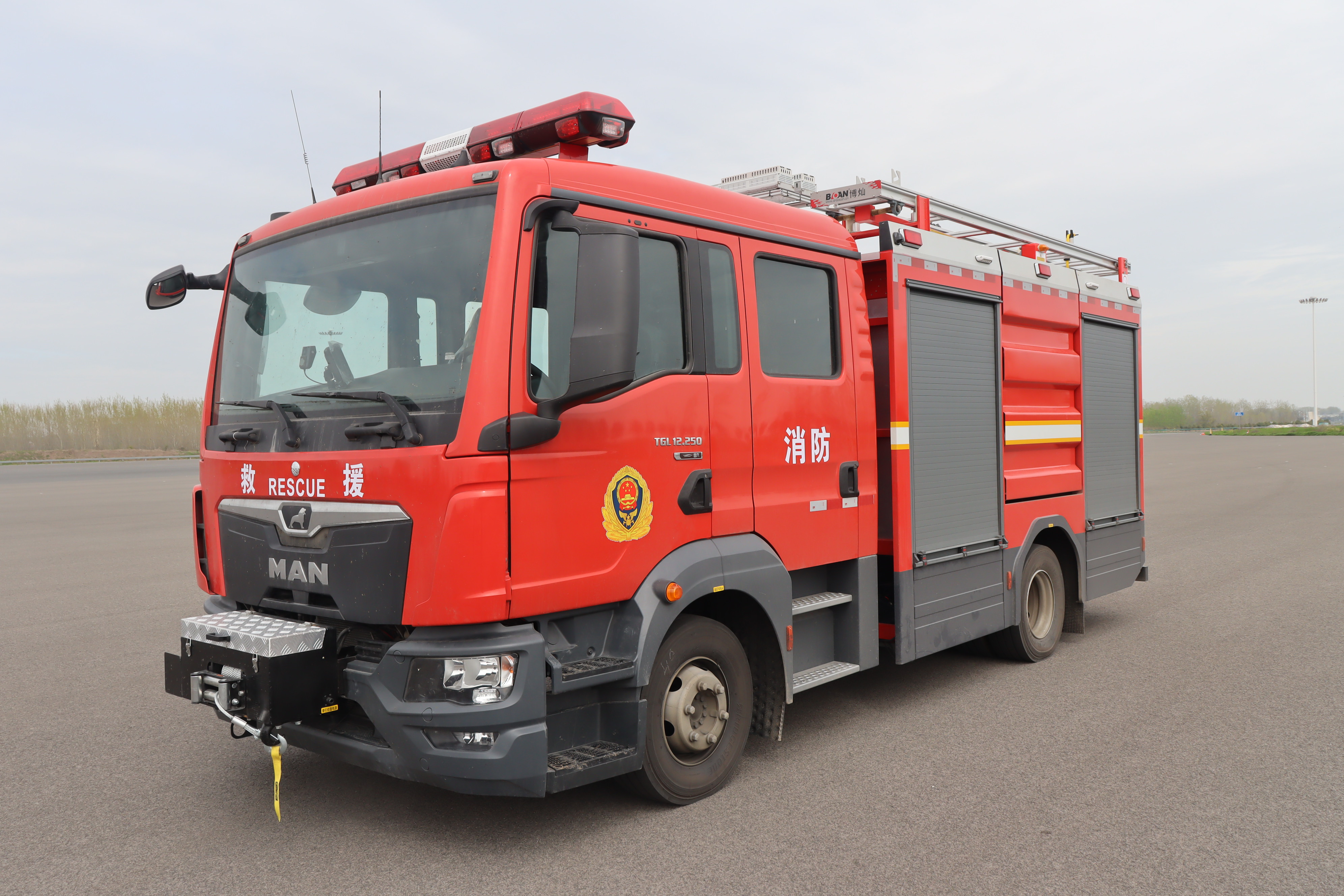  水罐消防車
